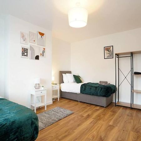 לידס 3 Bedroom Home With Free Parking מראה חיצוני תמונה